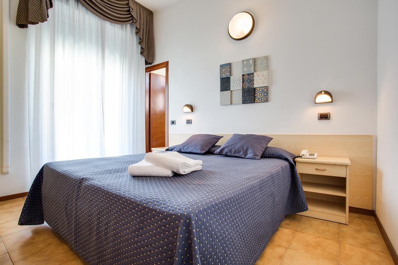 Hotel Villa Dei Gerani Rimini Exterior photo